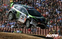 Ken Block con Ford Fiesta RS Proto durante una carrera de la prueba "X-Games" 2010.