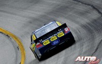 Ford Fusion en la NASCAR Sprint Cup 2011, durante la carrera en el circuito oval de Atlanta (EEUU).