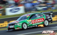 John Bowe y Brad Jones con Ford Falcon V8 en la carrera de Pannorama Bathurst 1000, puntuable para el Campeonato V8 Supercar de Australia en 2003.