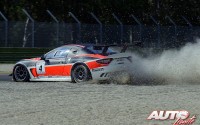 Per Nielsen en una situación apurada durante la prueba disputada en el circuito de Imola puntuable para el Trofeo Maserati GranTurismo MC 2012.