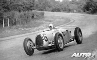 Achille Varzi en su Auto Union Tipo C 6.0 V16 de la temporada 1936.