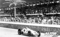 Mercedes fabricó el W165 1.5 V8 exclusivamente para el Grand Prix de Trípoli de 1939, en donde Hermann Lang obtuvo la victoria y Rudolf Caracciola finalizó en segunda posición.