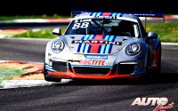 Sébastien Loeb con el Porsche 911 GT3 Cup, durante una sesión de pruebas previa a una carrera de la Porsche Supercup 2013.