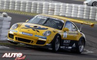 Sean Edwards con el Porsche 911 GT3 Cup en la prueba disputada en el circuito de Nürburgring, puntuable para la Porsche Carrera Cup de Alemania 2013.