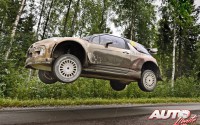 Kris Meeke con el Citroën DS3 WRC en el Rally de Finlandia 2013, puntuable para el Campeonato del Mundo de Rallyes WRC.