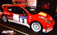 Peugeot 206 WRC pilotado por Gilles Panizzi en 2003. Motor 2.0 Turbo / 300 CV / 1.230 kg de peso.