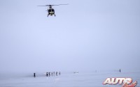 Competidores de moto sobre el Salar de Uyuni, en la 8ª etapa del Rally Dakar 2015, disputada entre Uyuni (Bolivia) e Iquique (Chile).