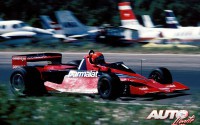 Niki Lauda al volante del Brabham-Alfa Romeo BT46B "Fun Car" hacia su victoria en el GP de Suecia de 1978, disputado en el circuito de Anderstorp.