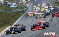 Niki Lauda (Brabham-Alfa Romeo BT46B) disputa la salida a Mario Andretti (Lotus-Ford 79) en el GP de Suecia de 1978, celebrado en el circuito de Anderstorp.