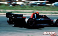 Niki Lauda al volante del Brabham-Alfa Romeo BT46B "Fun Car" hacia su victoria en el GP de Suecia de 1978, disputado en el circuito de Anderstorp.