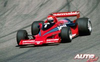 Niki Lauda al volante del Brabham-Alfa Romeo BT46B "Fun Car" hacia su victoria en el GP de Suecia de 1978, disputado en el circuito de Anderstorp.