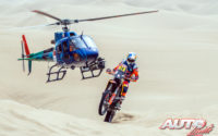 Sam Sunderland, a los mandos de su KTM 450 Rally, durante el Rally Dakar 2019.