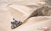 Mohammed Balooshi, a los mandos de su Husqvarna FR 450 Rally, durante el Rally Dakar 2019.